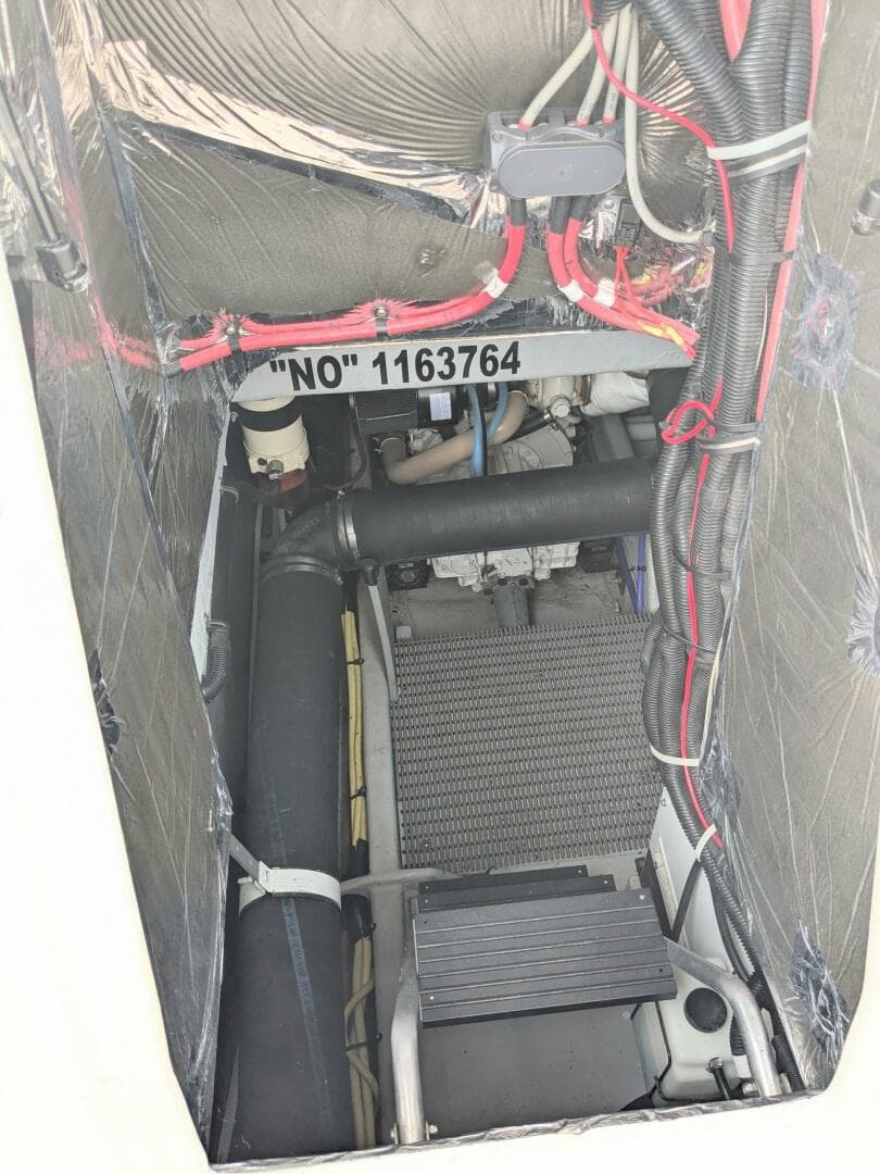 2004 Meridian 411 — photo 34