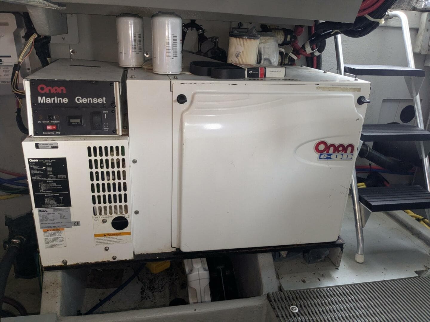 2004 Meridian 411 — photo 29