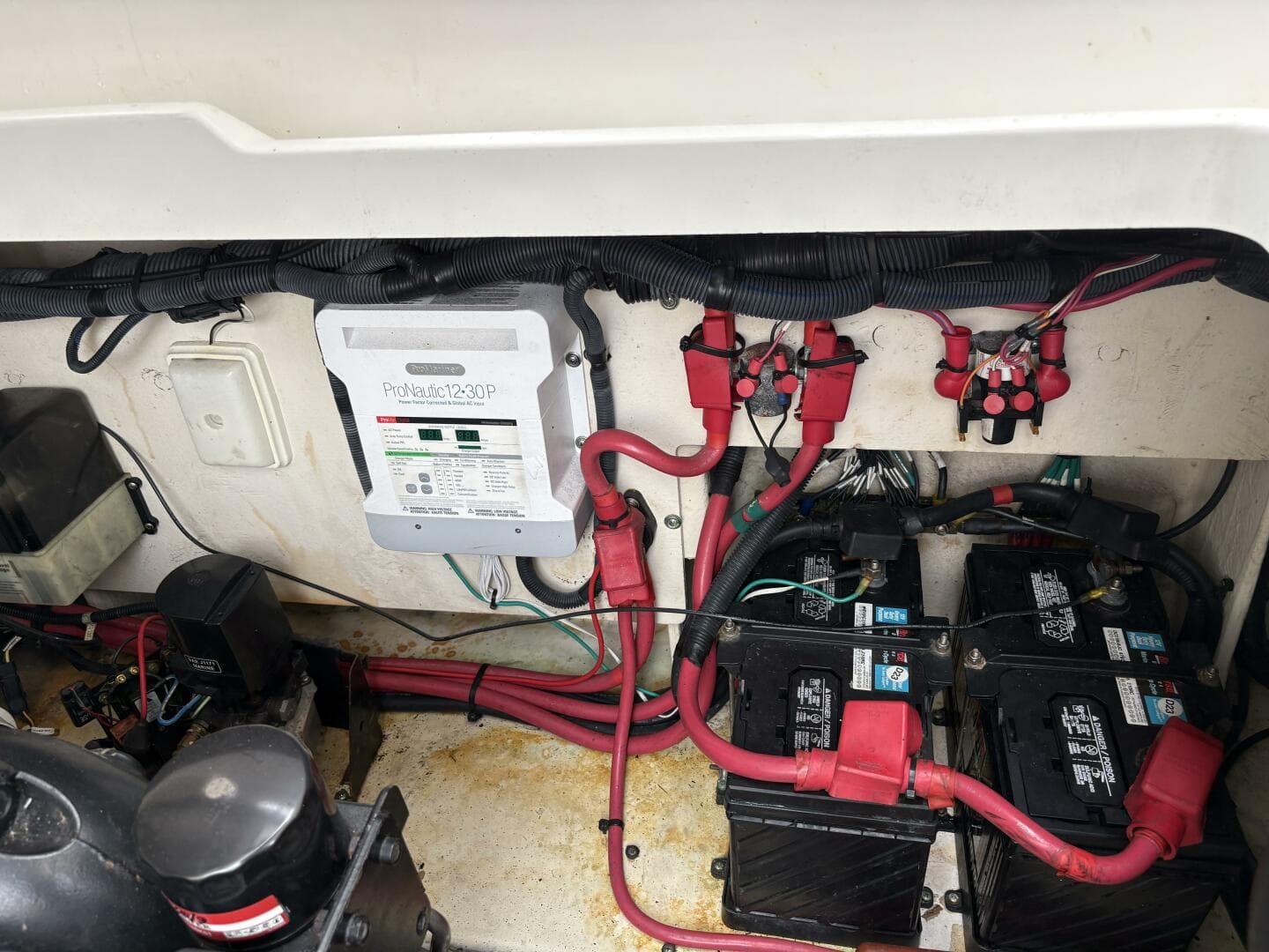 2012 Sea Ray 310 Sundancer — photo 43