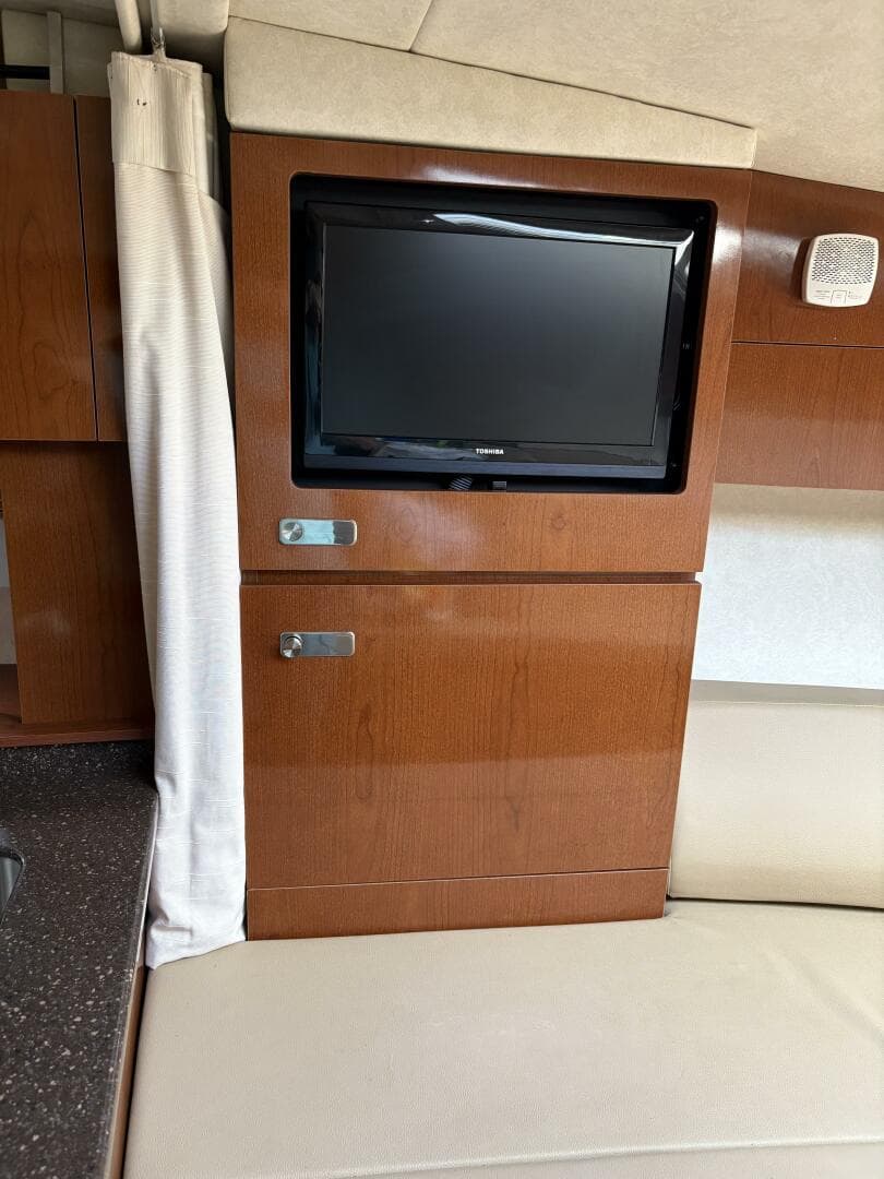 2012 Sea Ray 310 Sundancer — photo 27