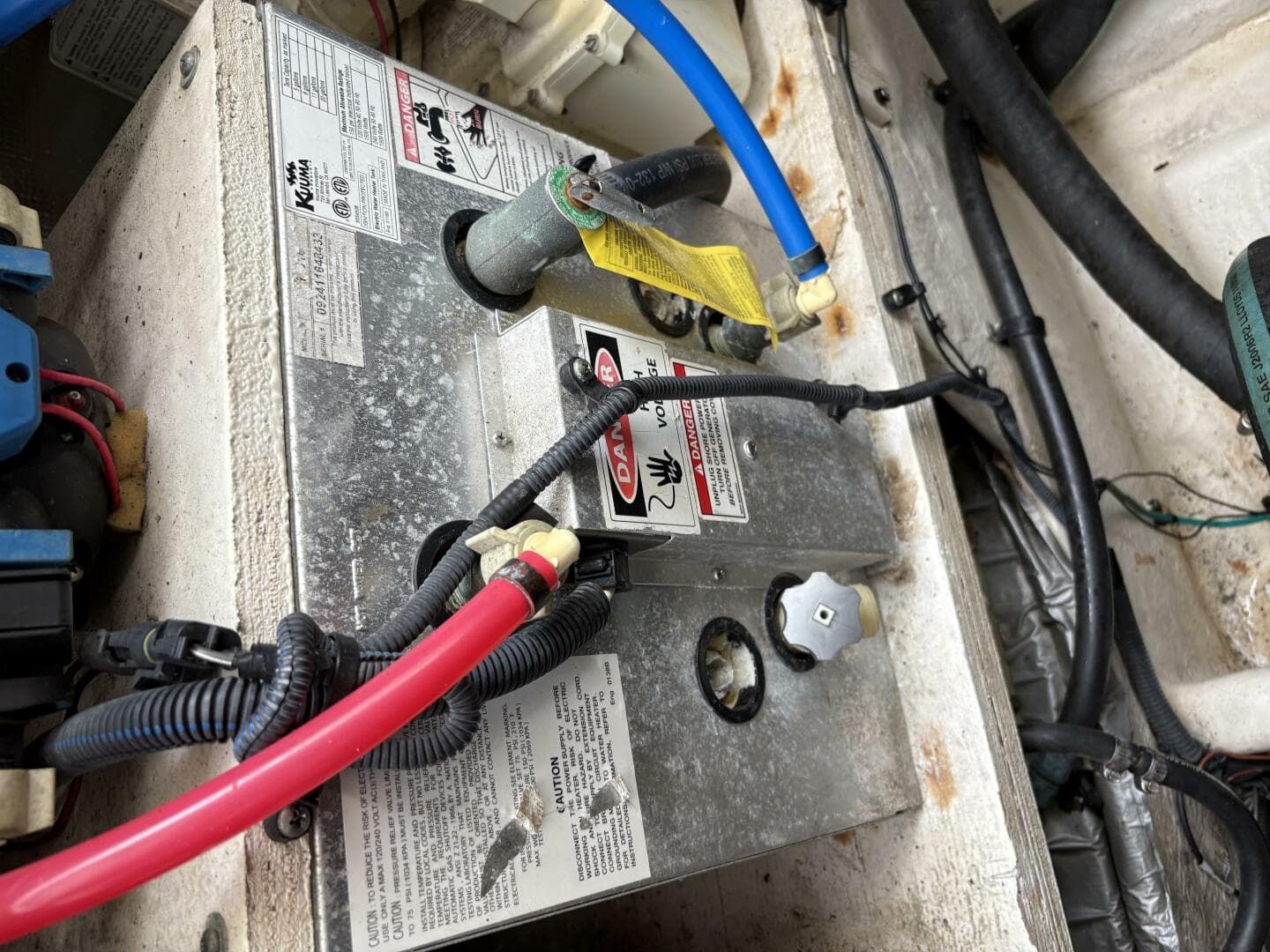 2012 Sea Ray 310 Sundancer — photo 44