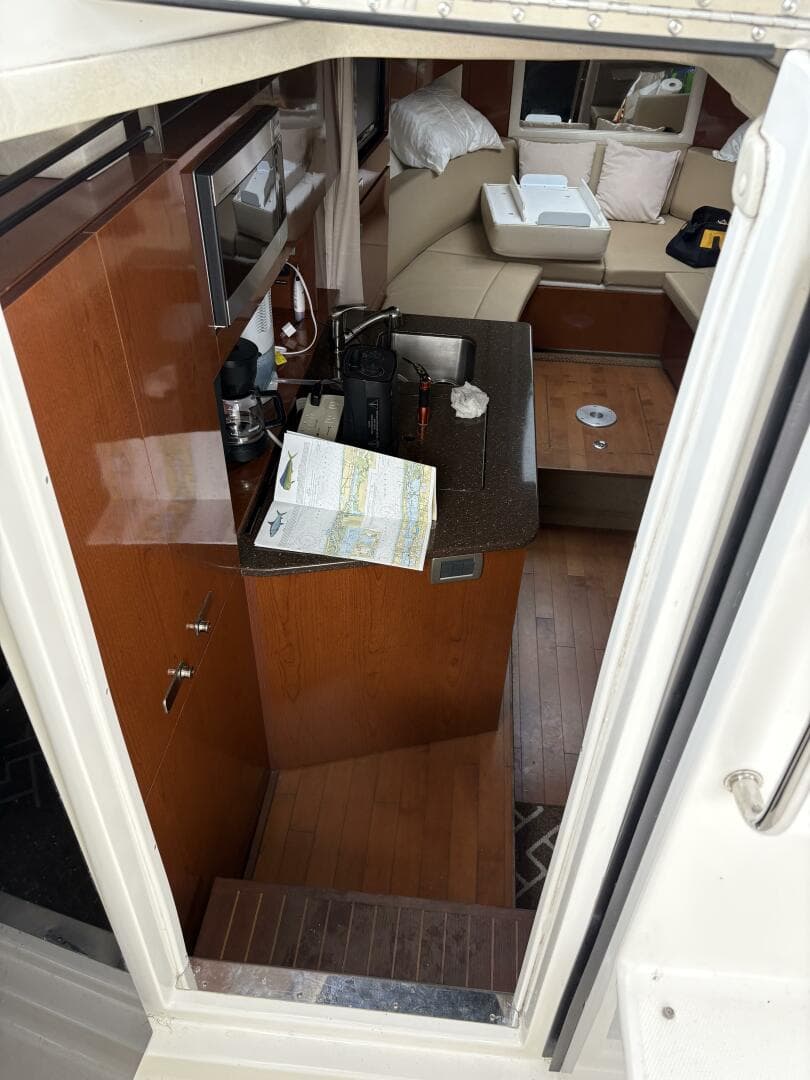 2012 Sea Ray 310 Sundancer — photo 21