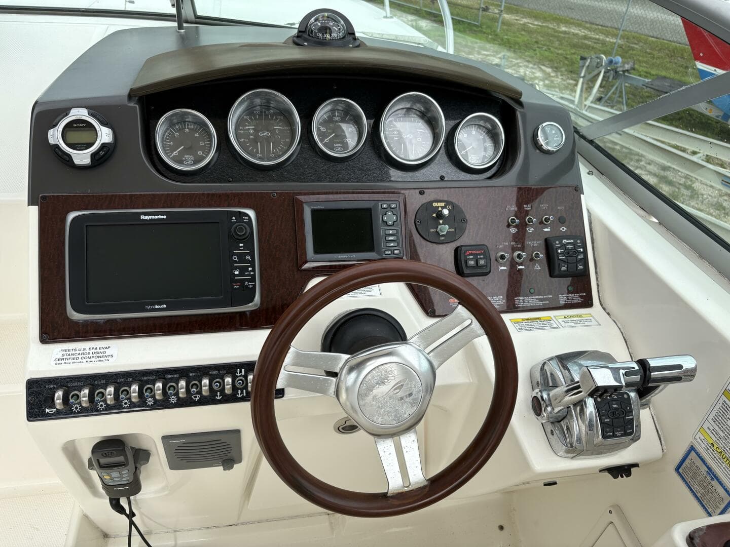 2012 Sea Ray 310 Sundancer — photo 13