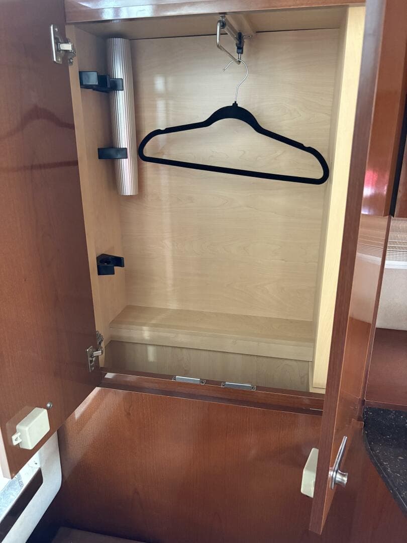 2012 Sea Ray 310 Sundancer — photo 31