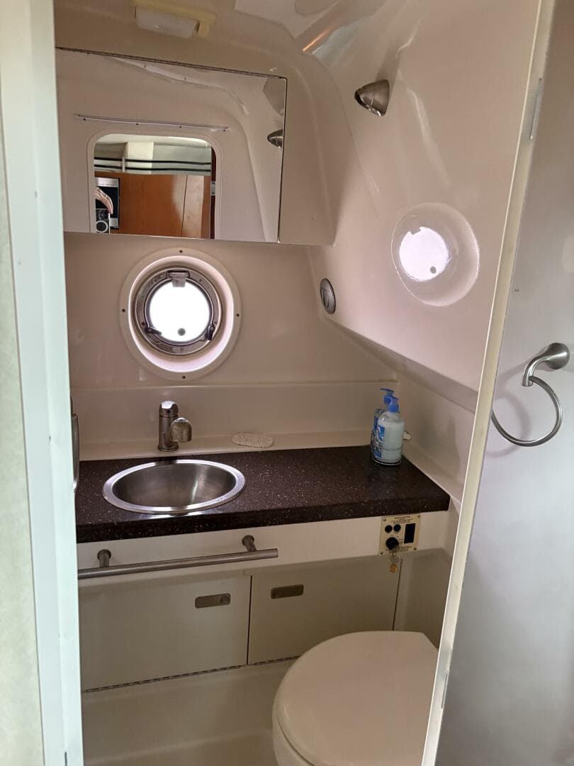 2012 Sea Ray 310 Sundancer — photo 37