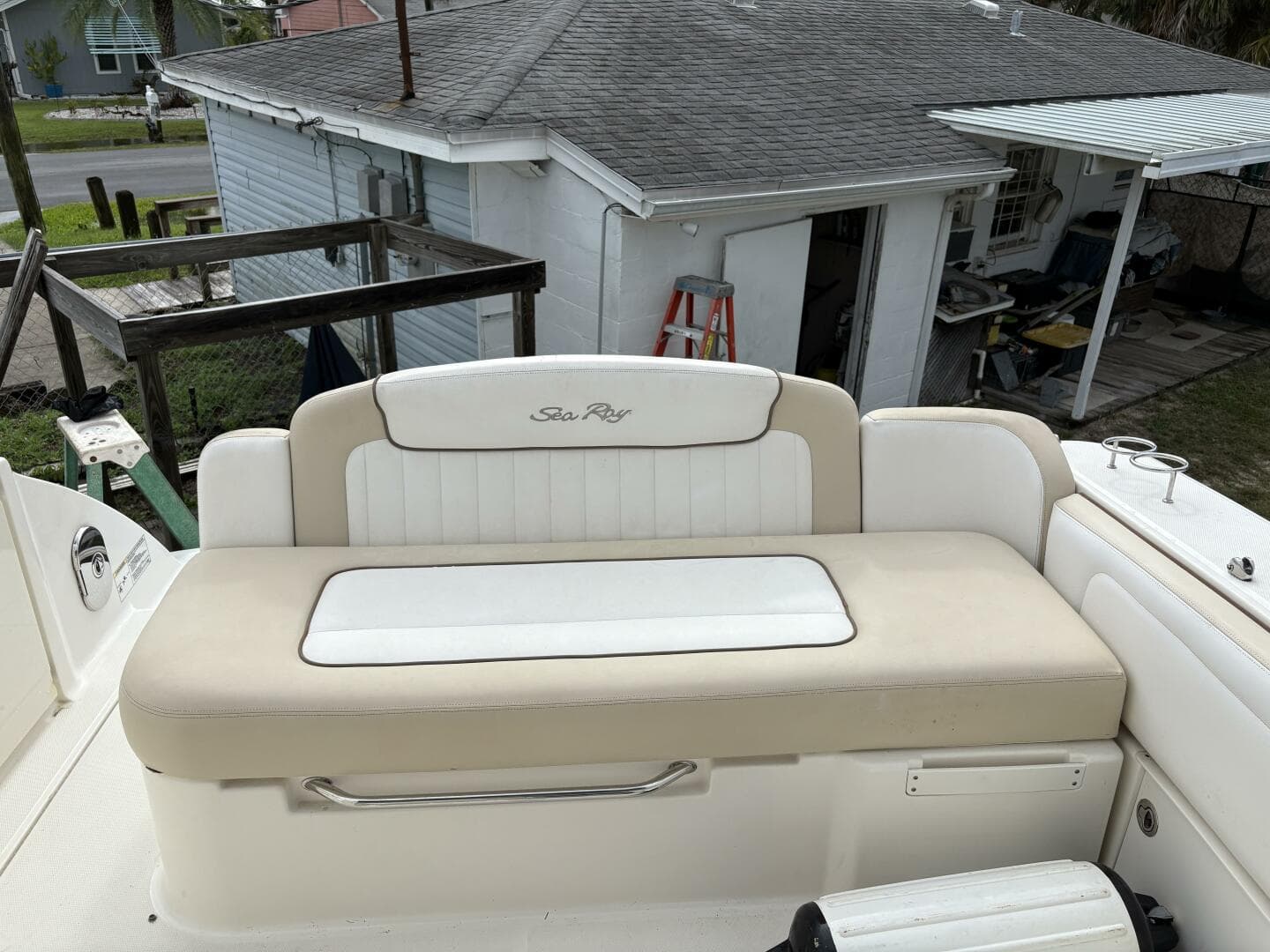 2012 Sea Ray 310 Sundancer — photo 10