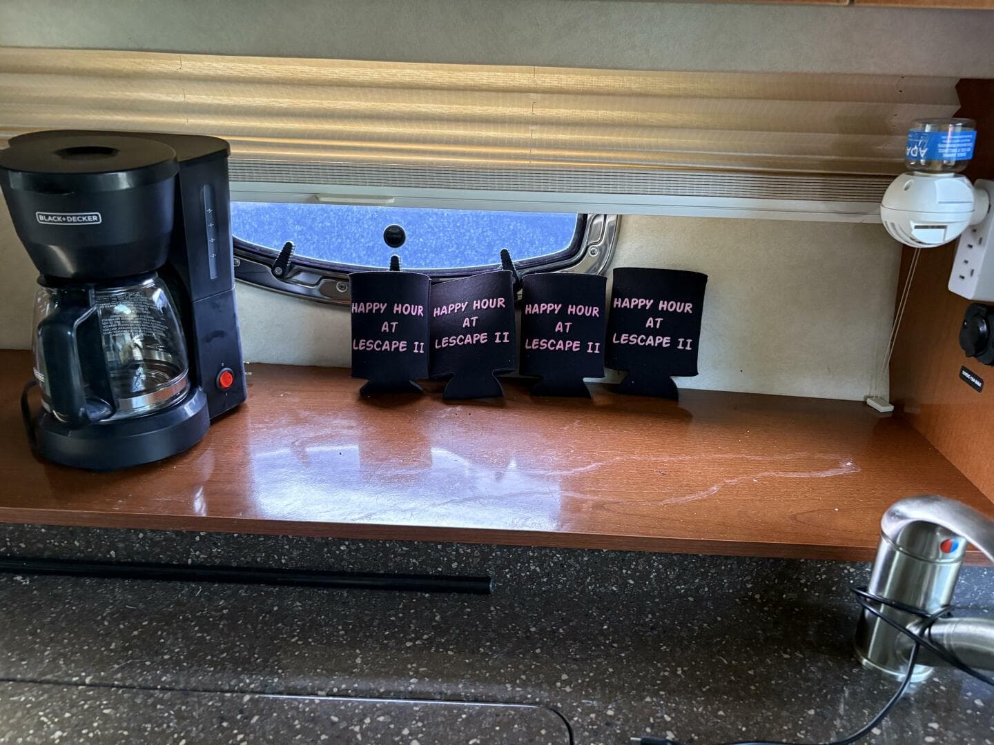 2012 Sea Ray 310 Sundancer — photo 25