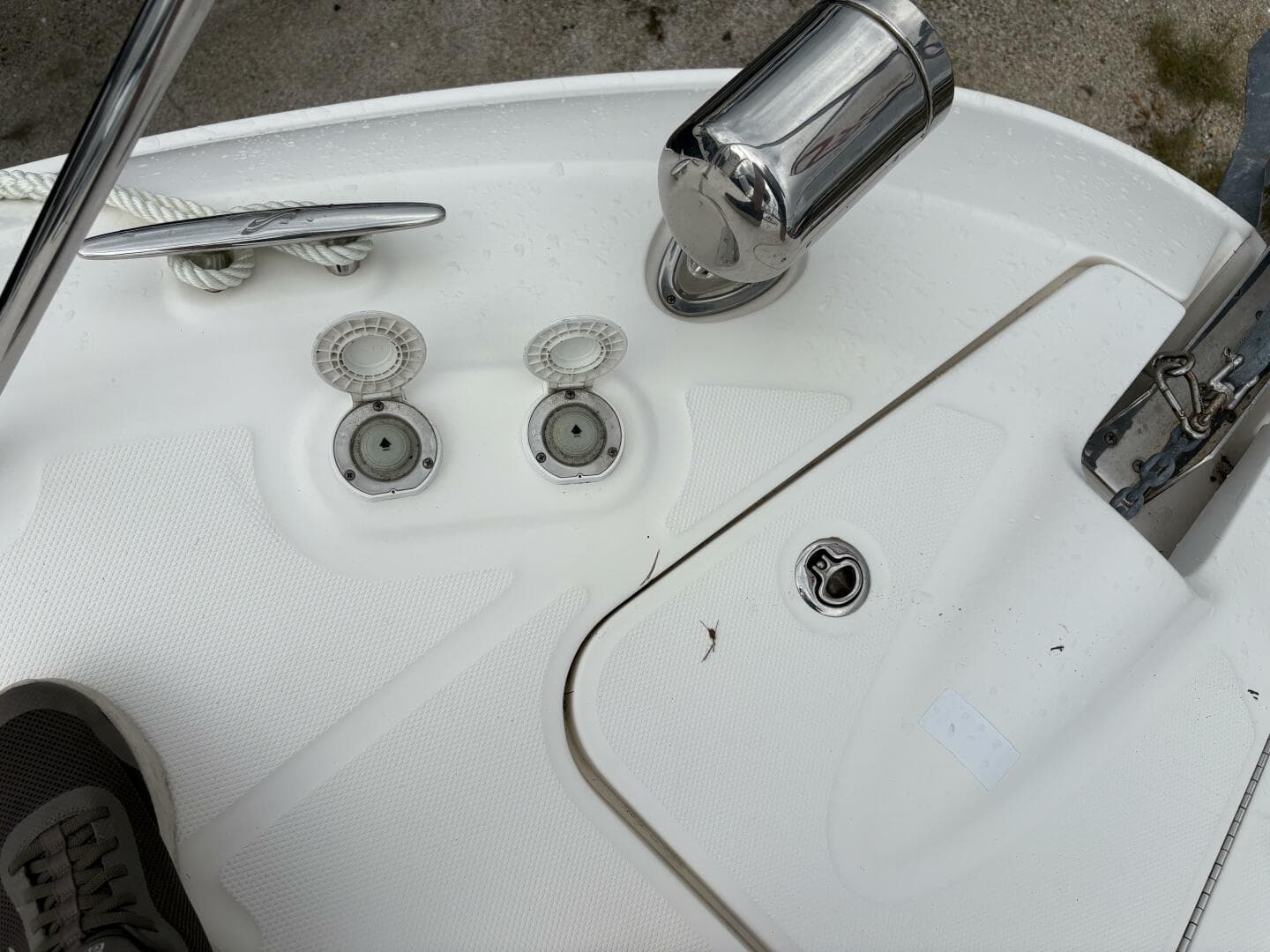 2012 Sea Ray 310 Sundancer — photo 17