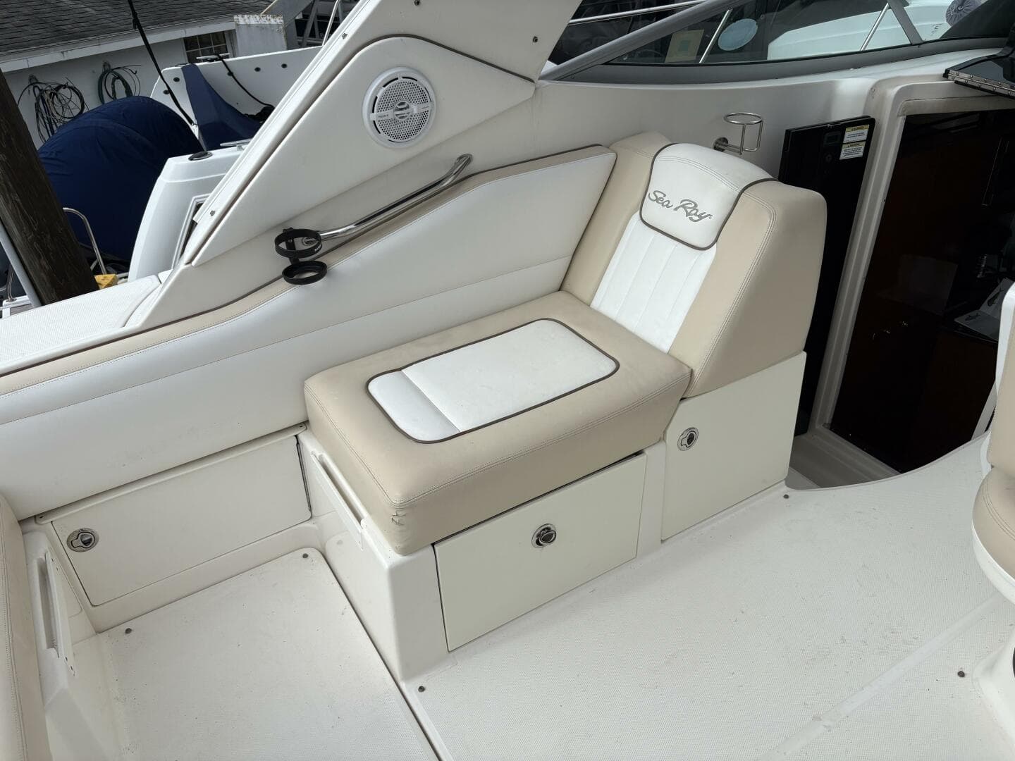 2012 Sea Ray 310 Sundancer — photo 14