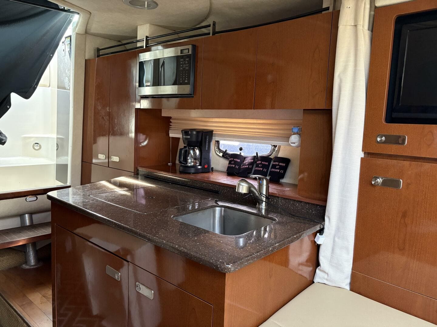 2012 Sea Ray 310 Sundancer — photo 24