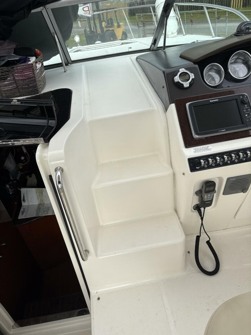 2012 Sea Ray 310 Sundancer — photo 19