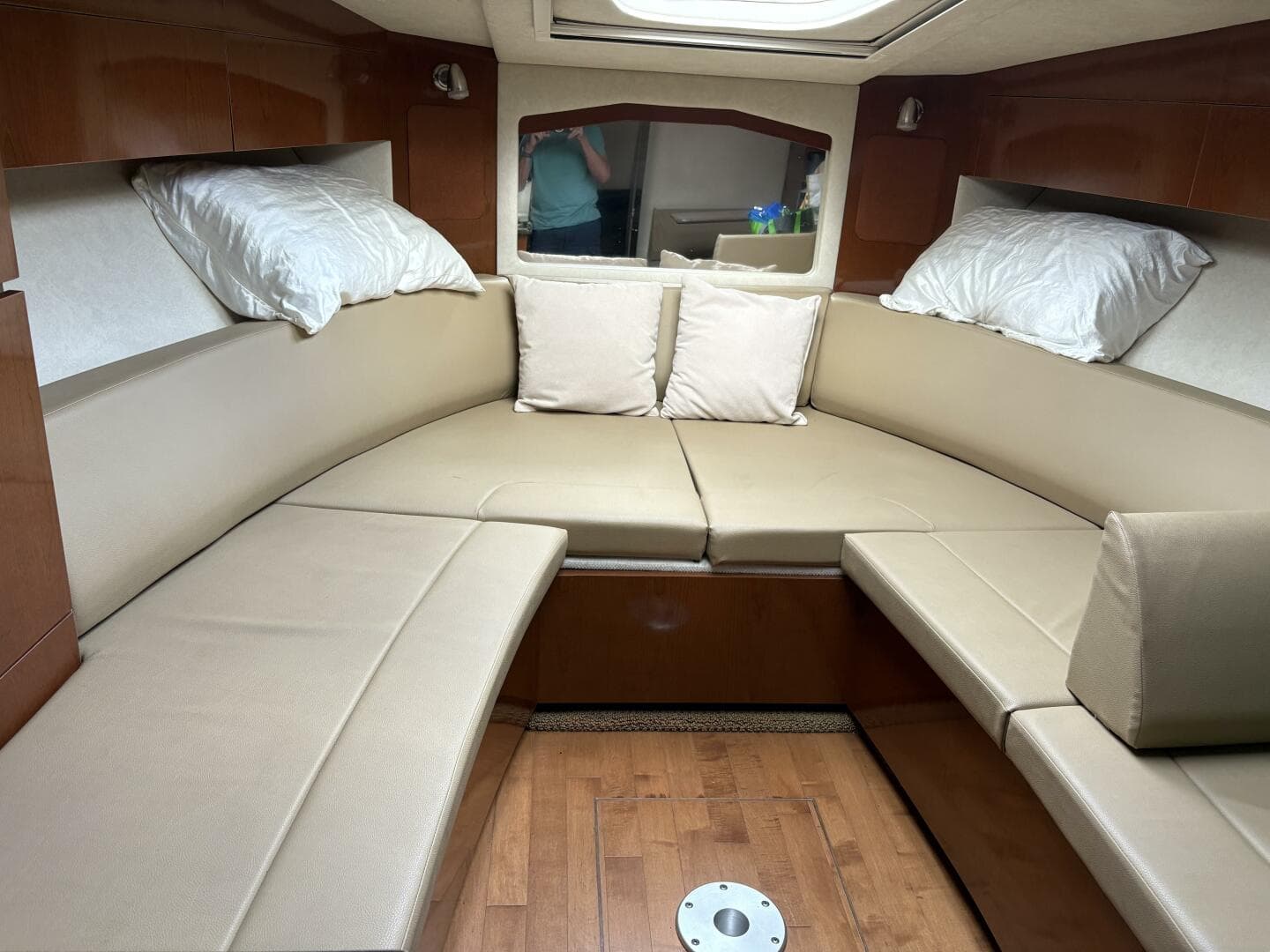 2012 Sea Ray 310 Sundancer — photo 22