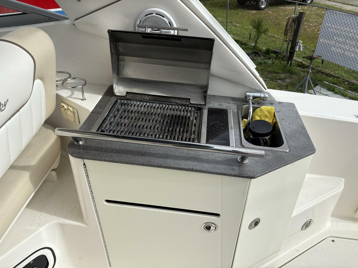 2012 Sea Ray 310 Sundancer — photo 11