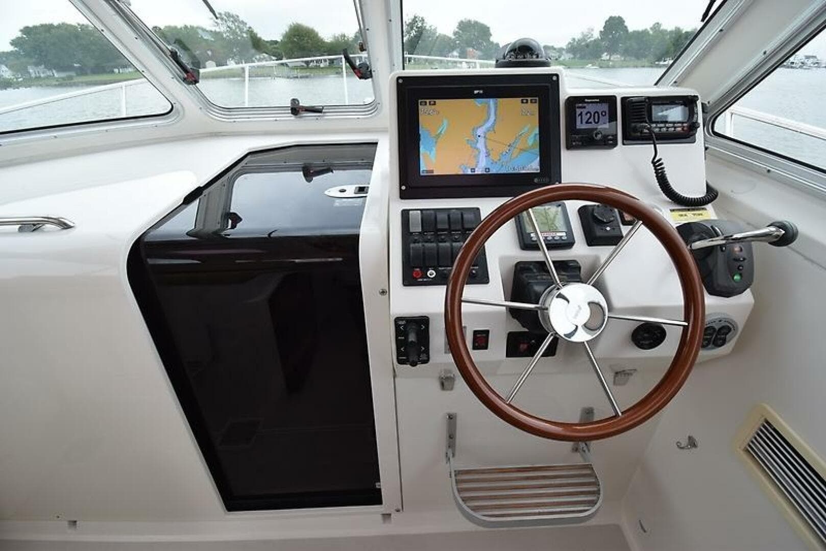 2007 Back Cove 33 — photo 24