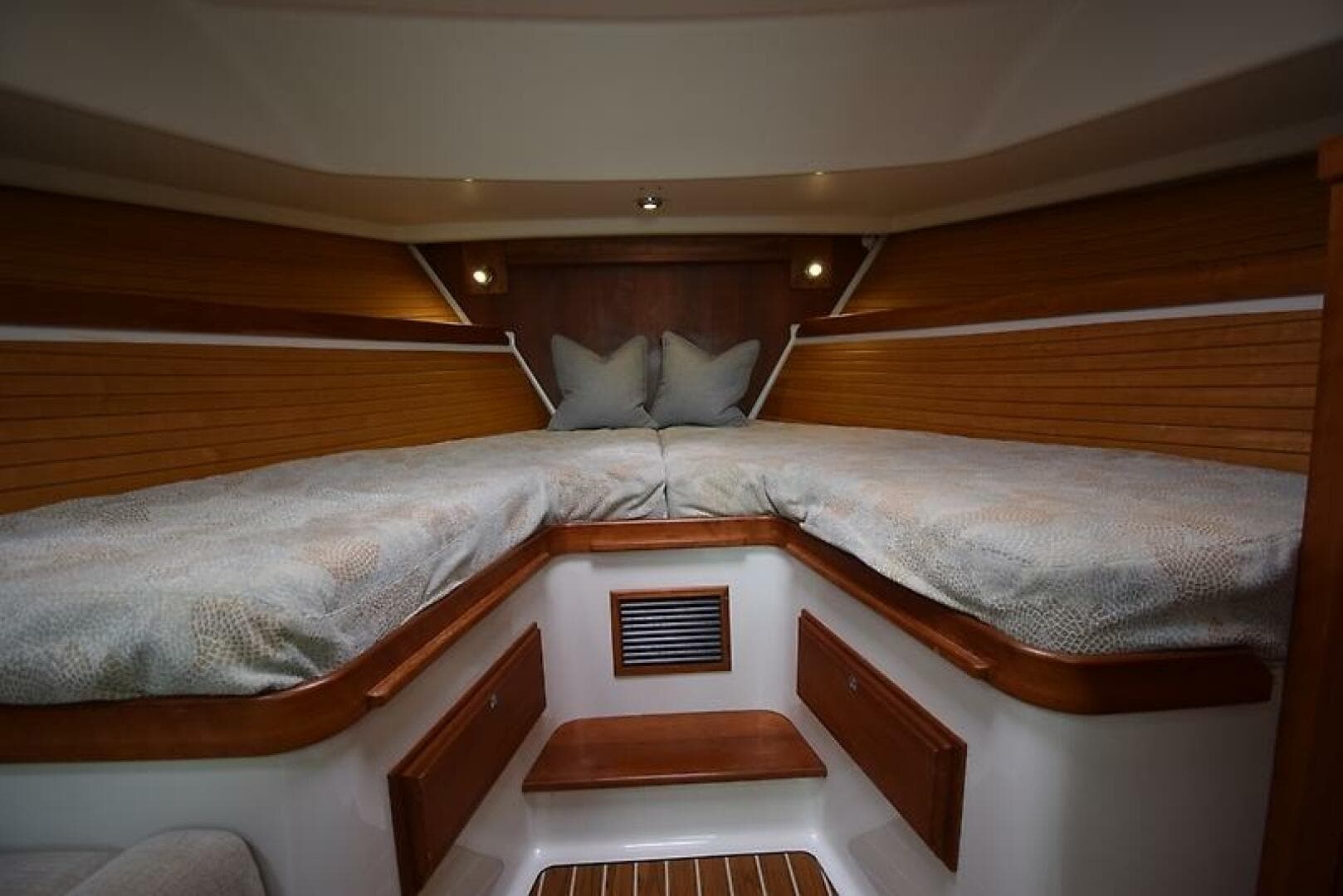 2007 Back Cove 33 — photo 31