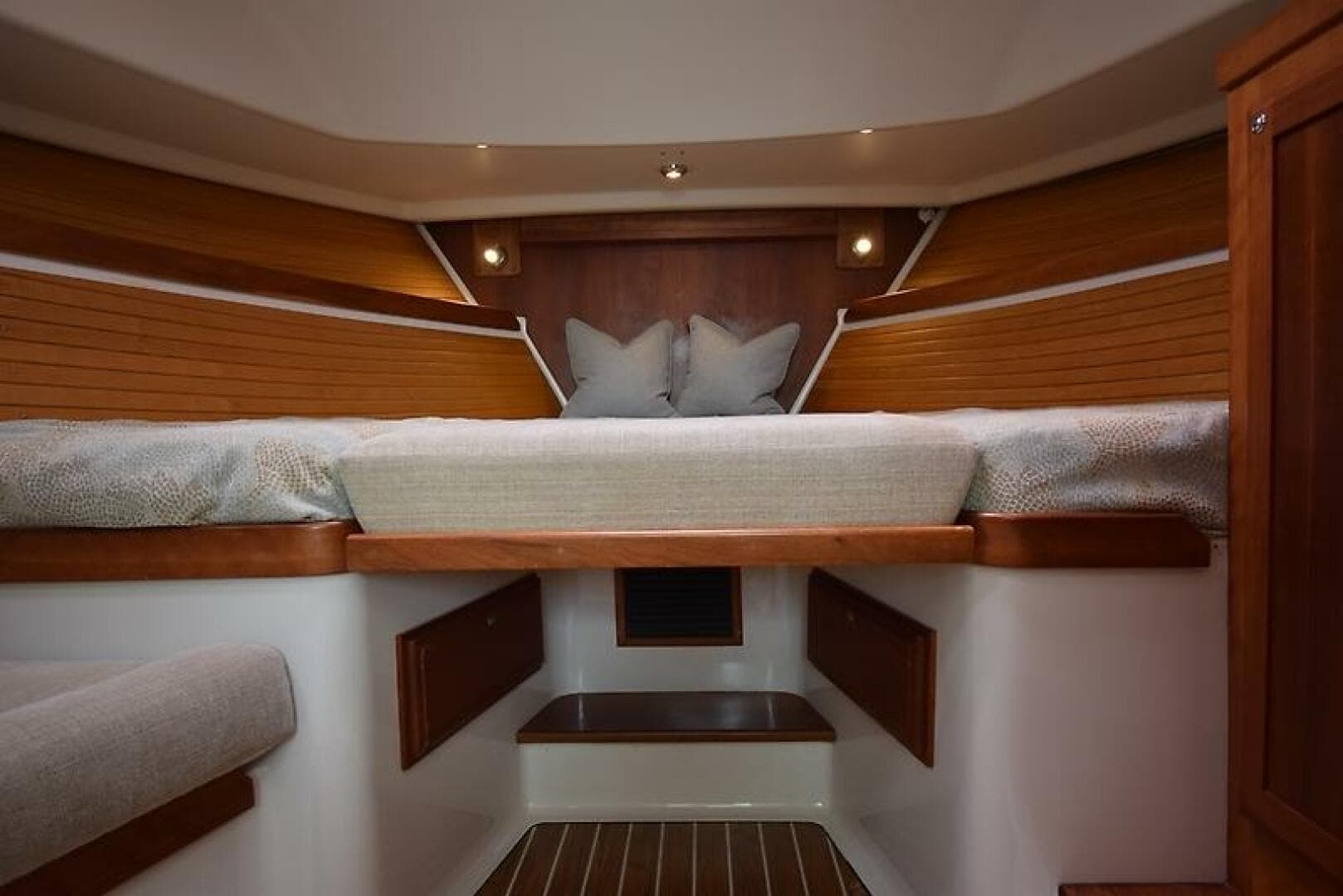 2007 Back Cove 33 — photo 32