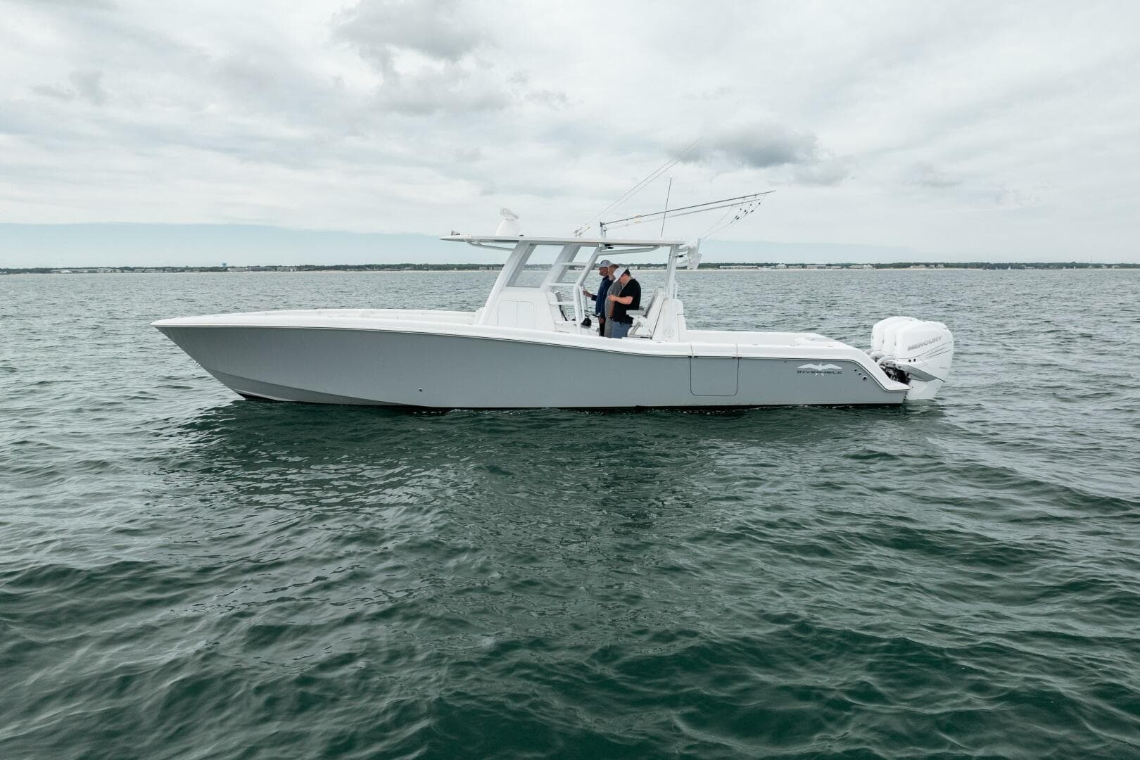 2020 Invincible 30 Open — photo 2