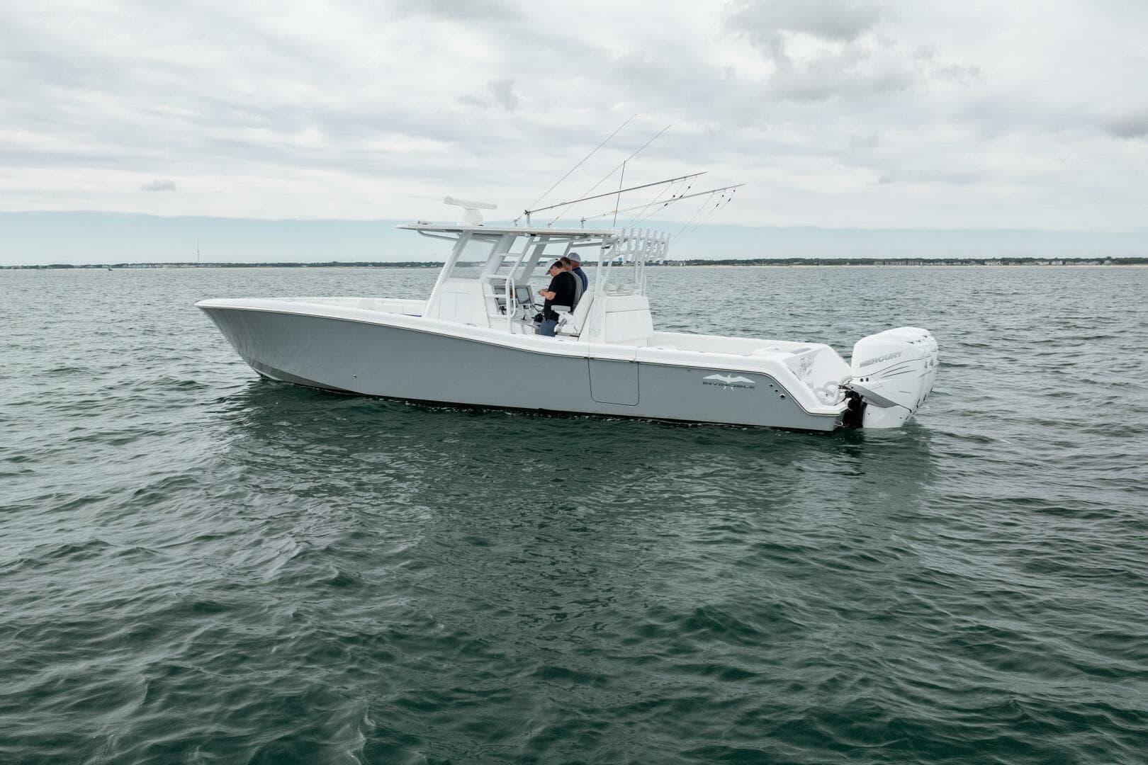 2020 Invincible 30 Open — photo 3