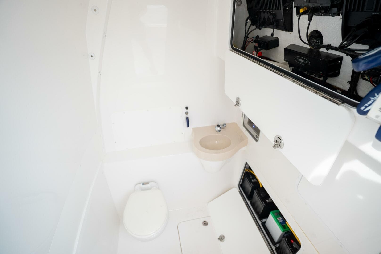 2020 Invincible 30 Open — photo 25