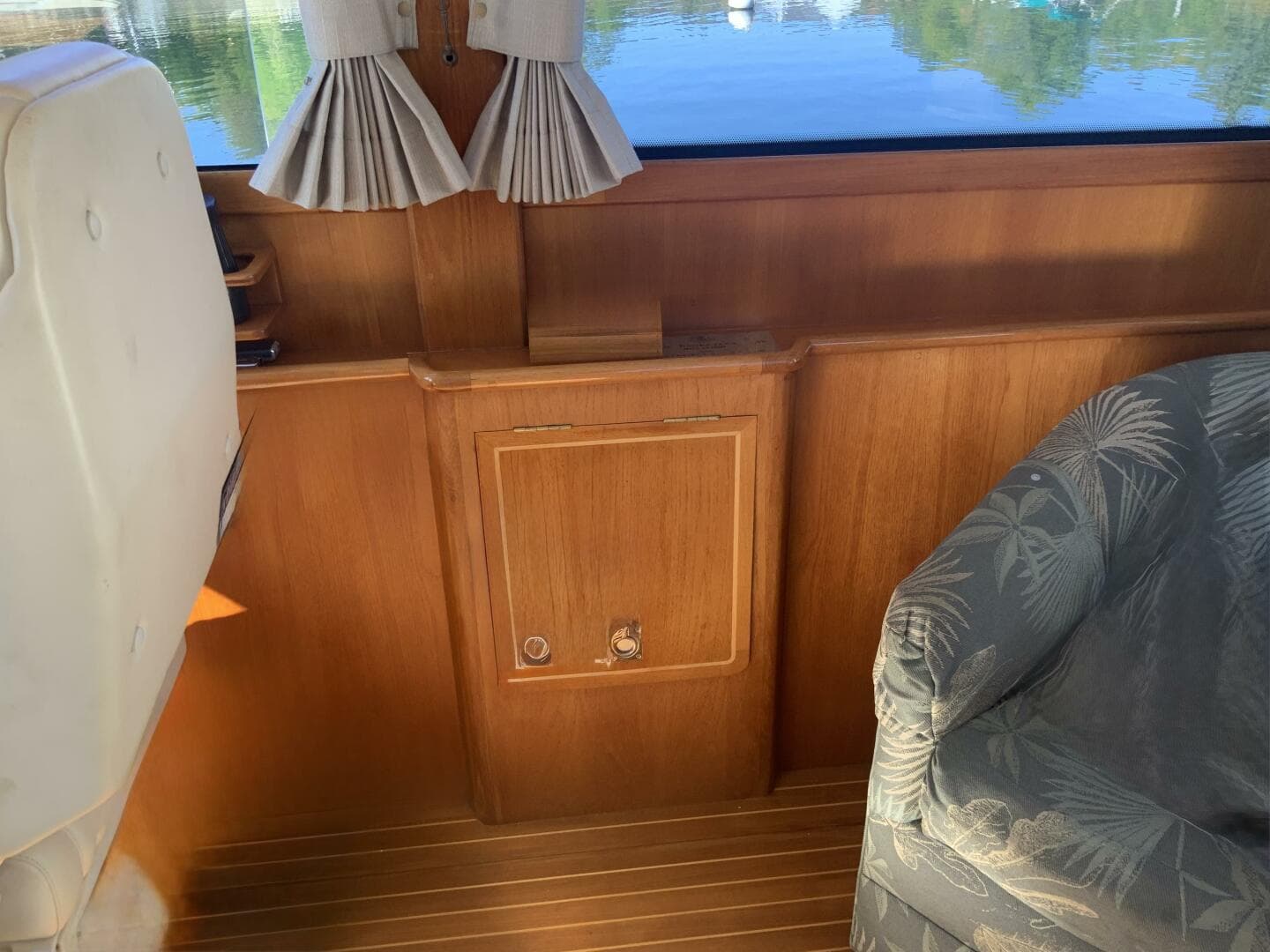 2004 Eastbay 43 SX — photo 21