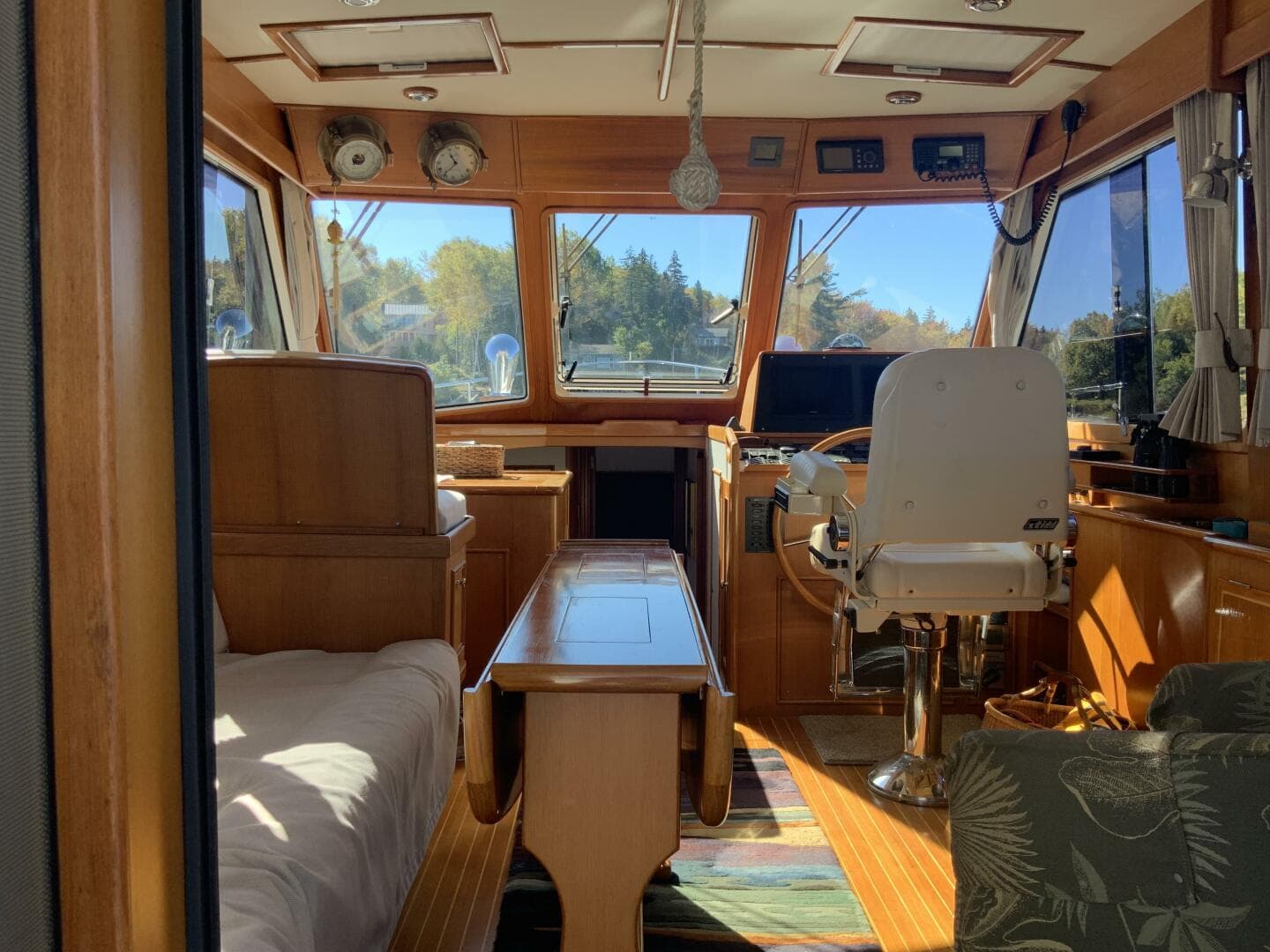 2004 Eastbay 43 SX — photo 24