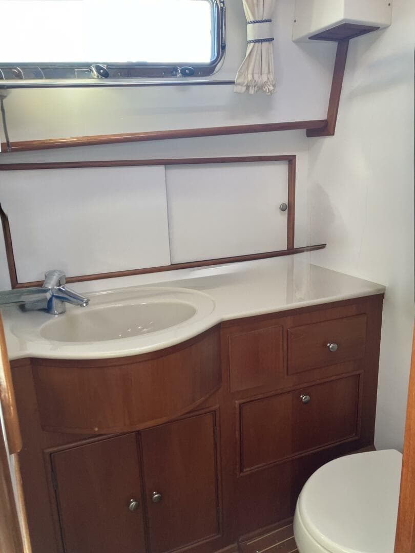 2004 Eastbay 43 SX — photo 12