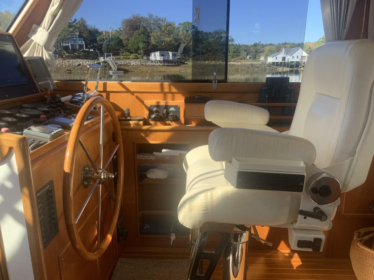 2004 Eastbay 43 SX — photo 18