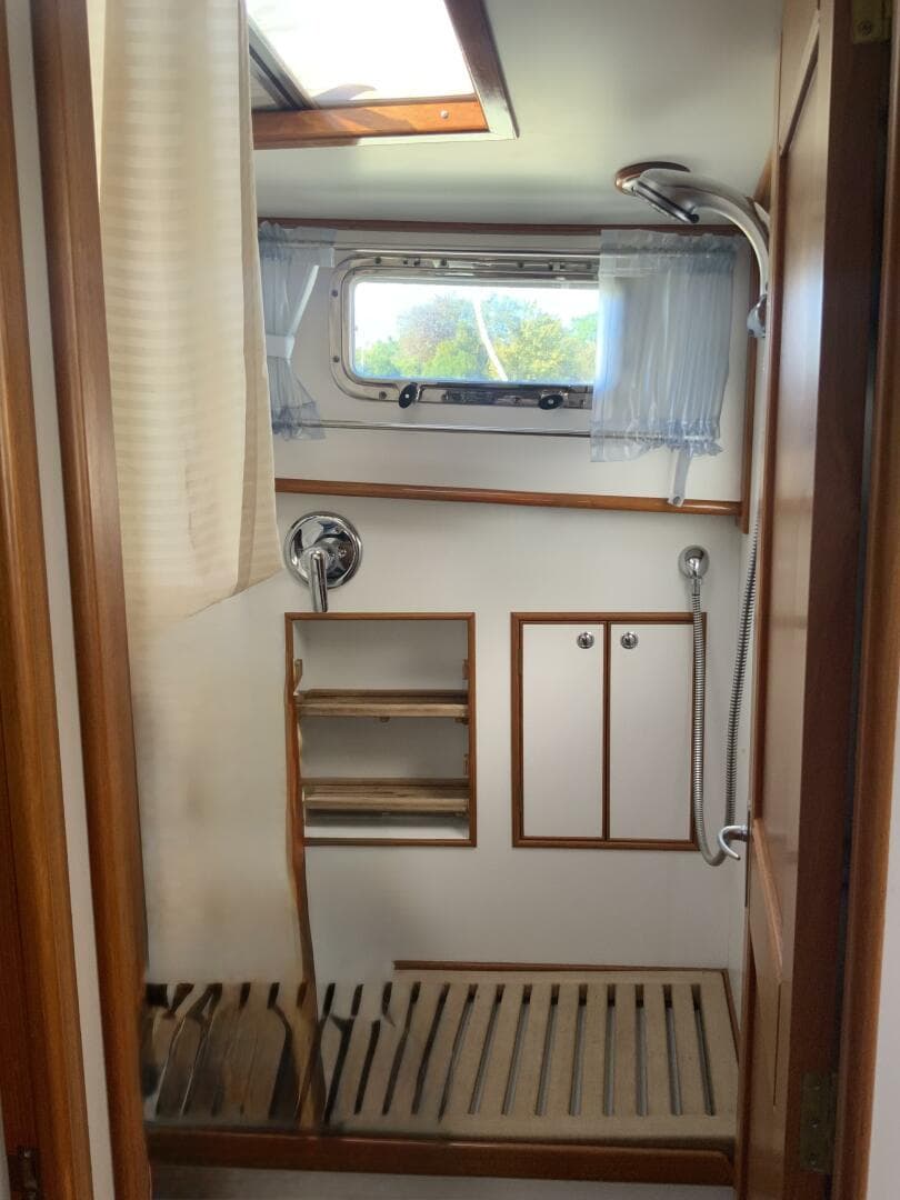 2004 Eastbay 43 SX — photo 13