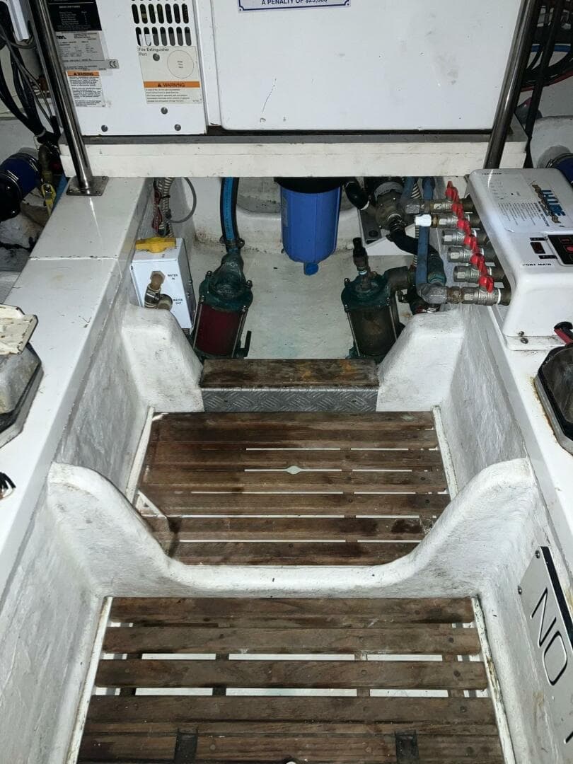 2004 Eastbay 43 SX — photo 26