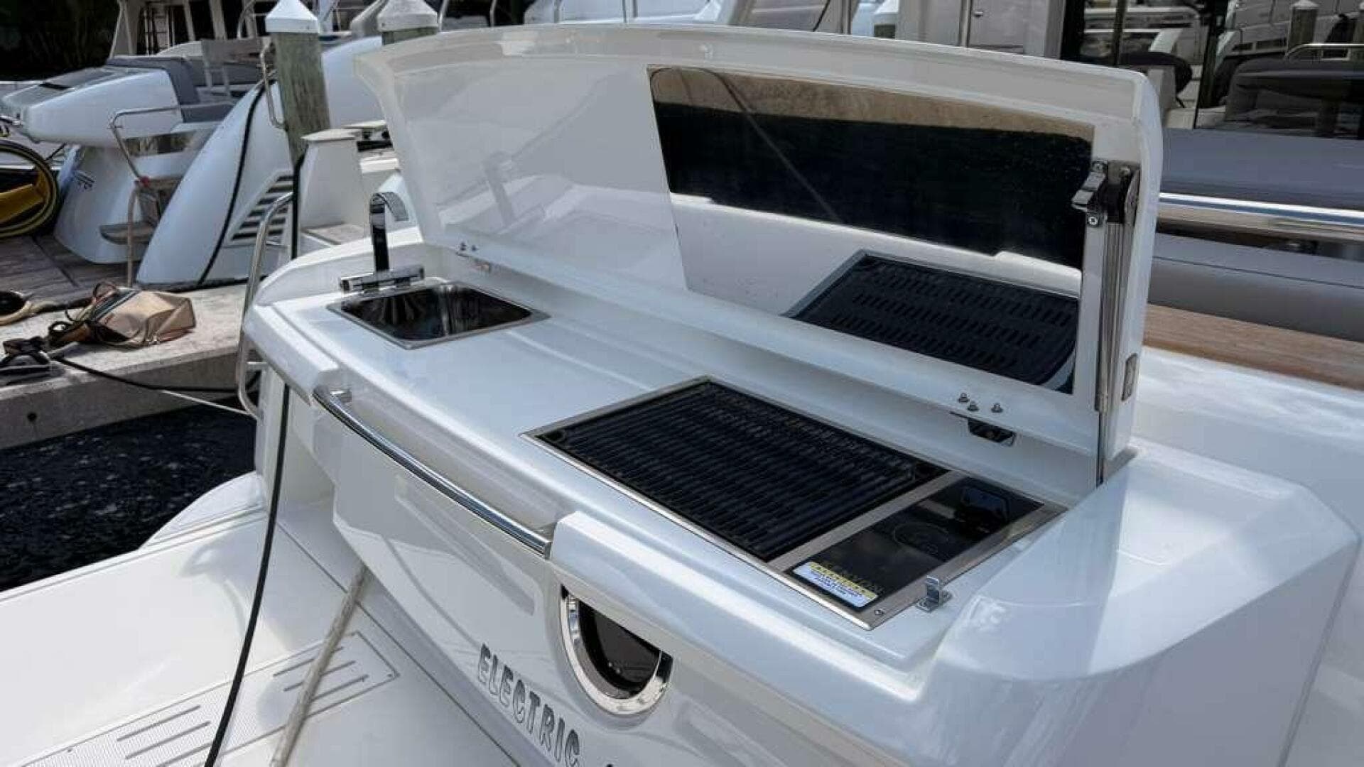 2024 Greenline 48 Fly Hybrid — photo 8