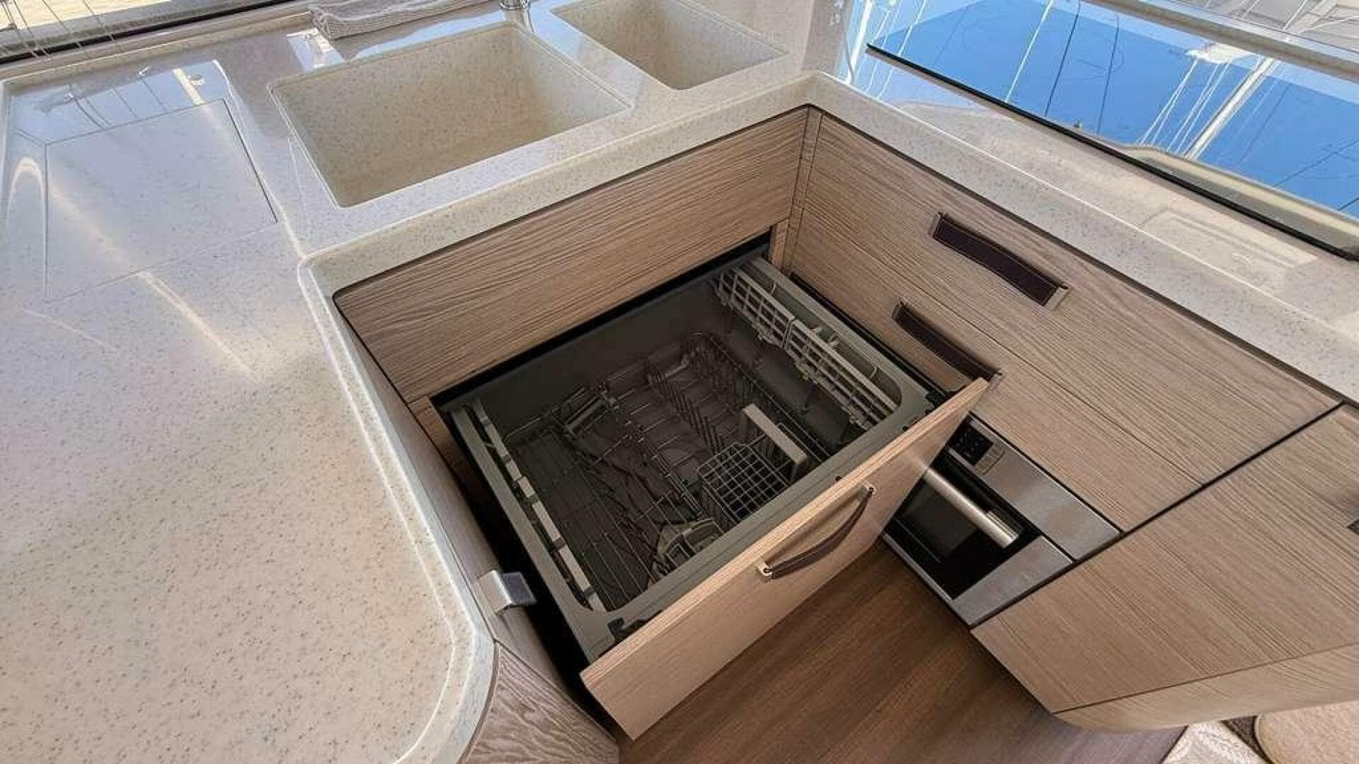 2024 Greenline 48 Fly Hybrid — photo 28