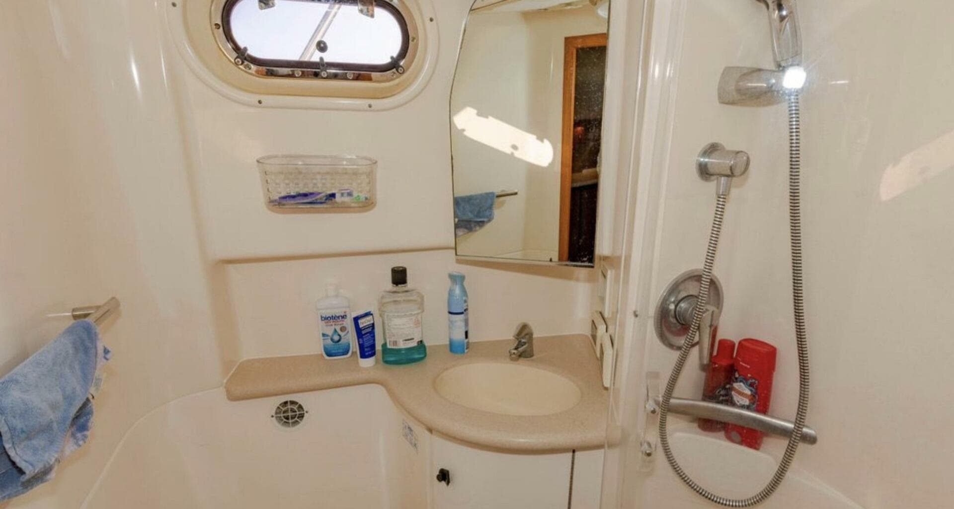 2004 Pursuit 3800 Express — photo 6