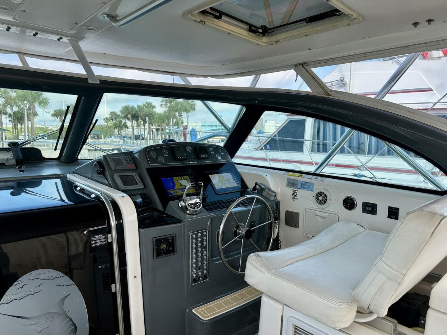 2004 Pursuit 3800 Express — photo 13