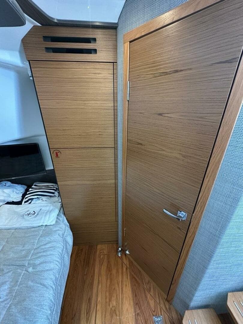 2021 Tiara Sport 43 LS — photo 32