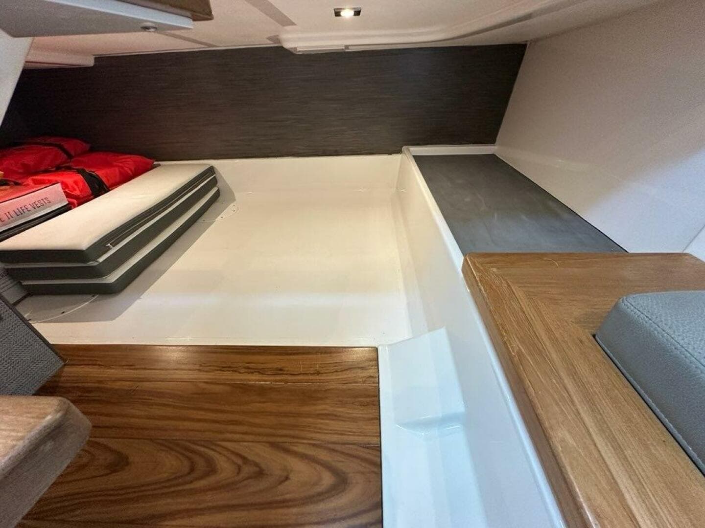 2021 Tiara Sport 43 LS — photo 37