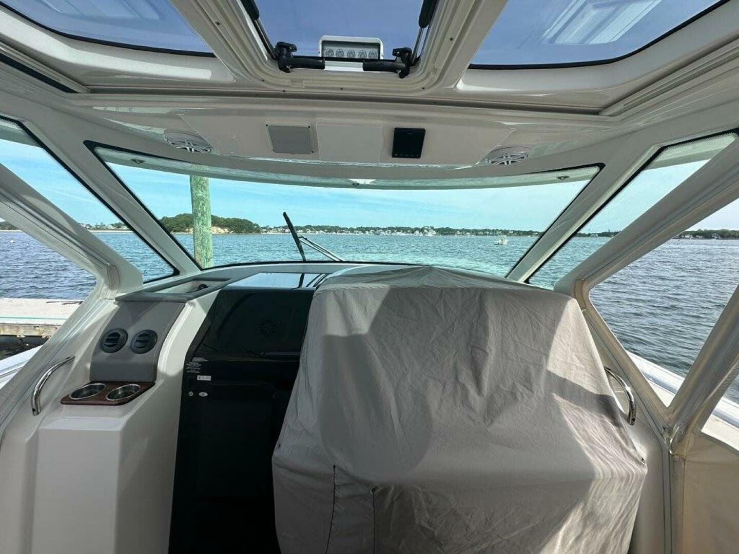 2021 Tiara Sport 43 LS — photo 17