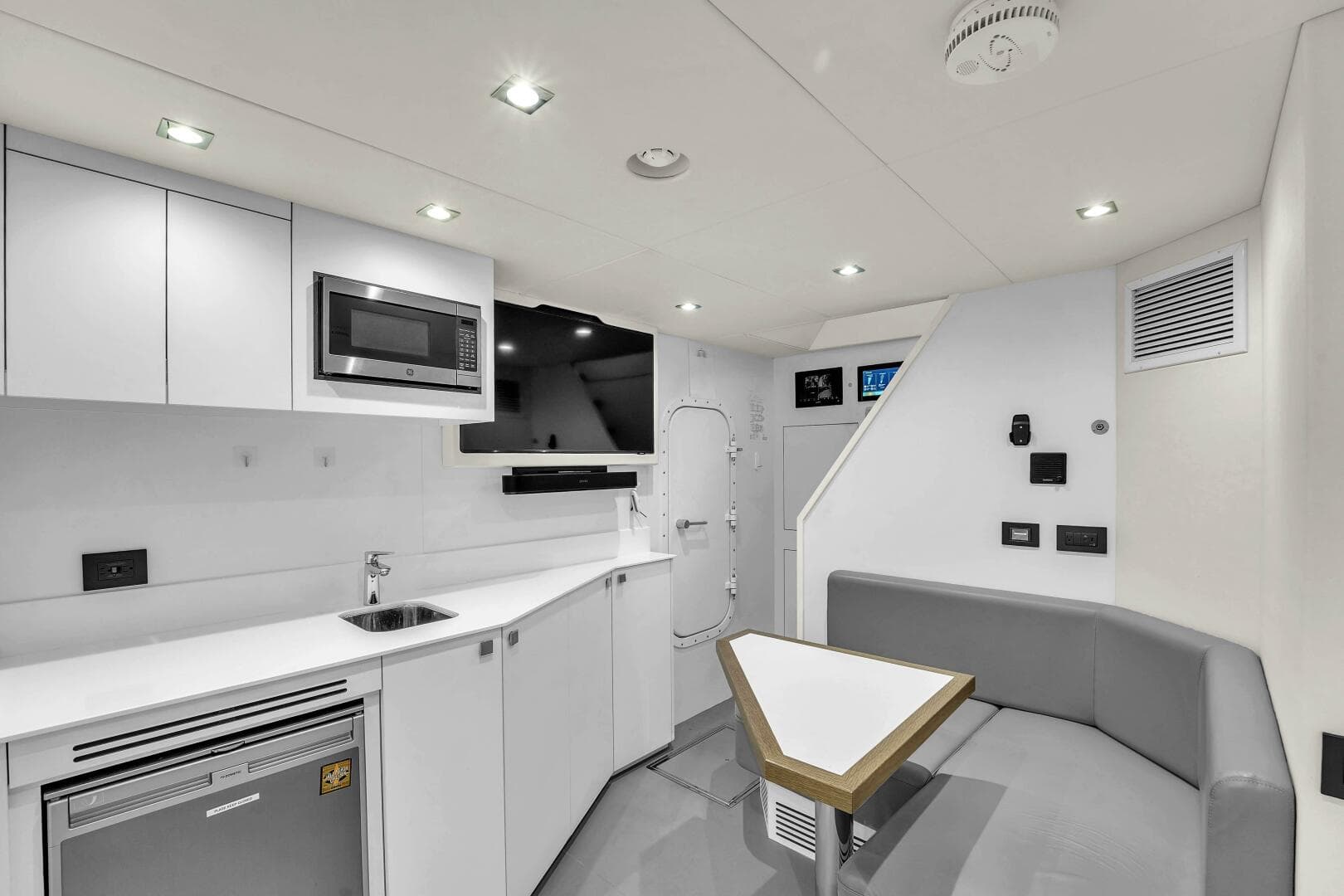2024 Sunseeker Ocean 90 Enclosed / Ocean 182 — photo 31