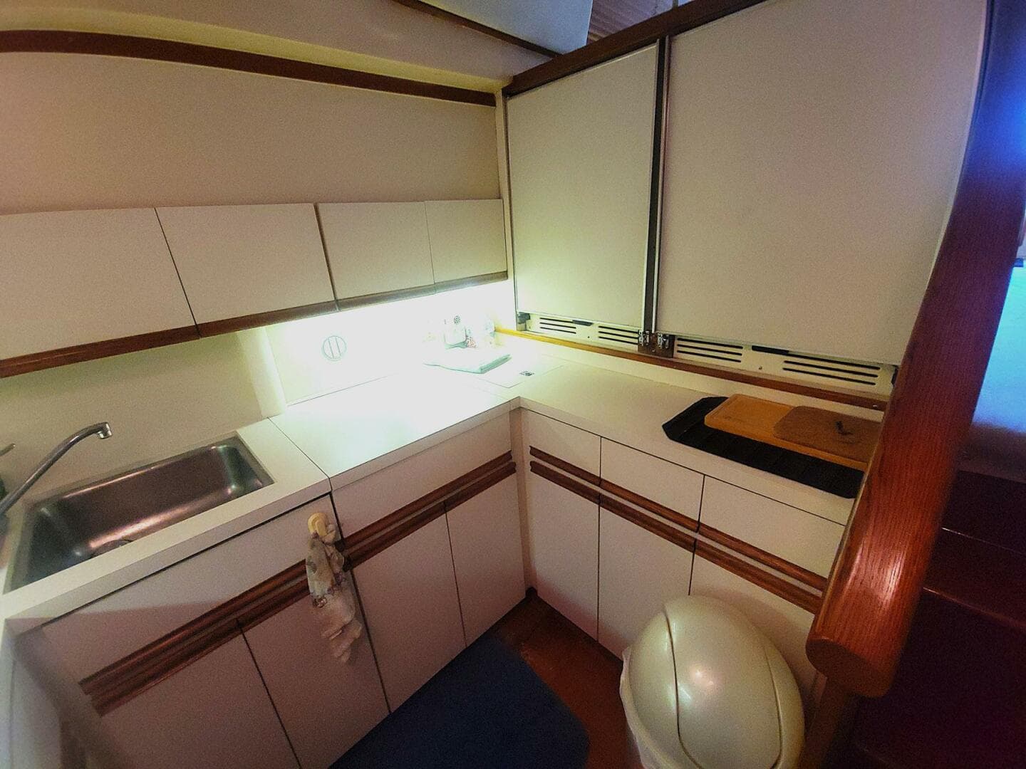 1989 Bertram 50 Convertible — photo 15