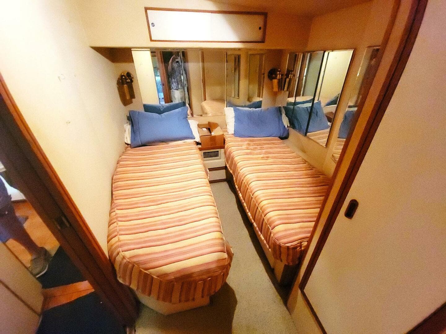 1989 Bertram 50 Convertible — photo 20