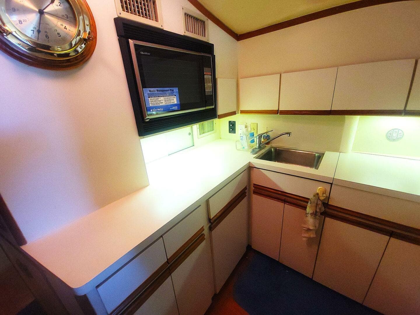 1989 Bertram 50 Convertible — photo 17