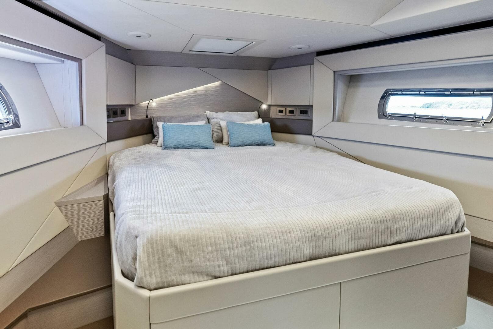 2024 Pershing 7X — photo 83