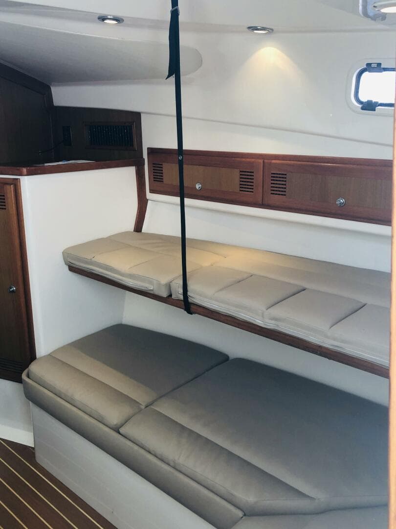 2000 Cabo 31 Express — photo 29