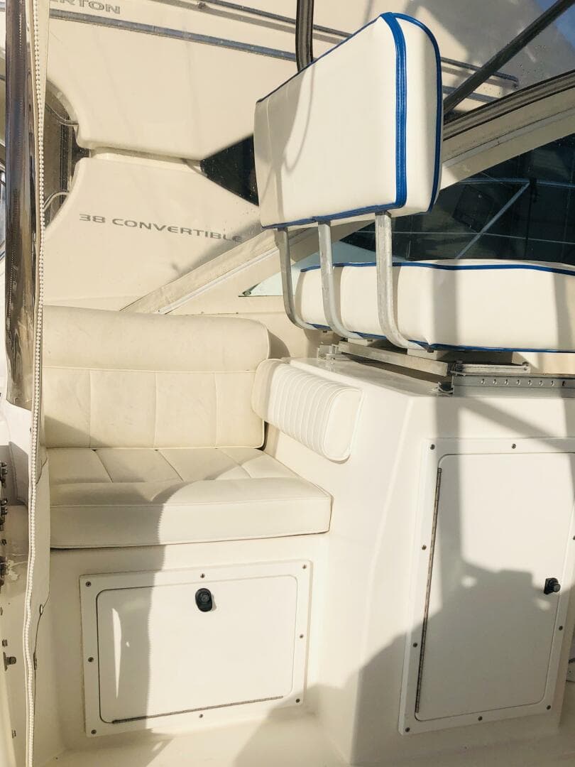 2000 Cabo 31 Express — photo 16