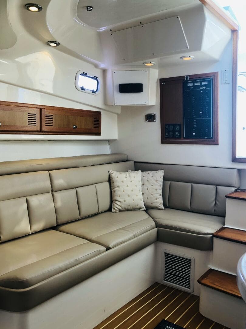 2000 Cabo 31 Express — photo 27