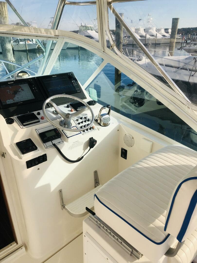 2000 Cabo 31 Express — photo 18