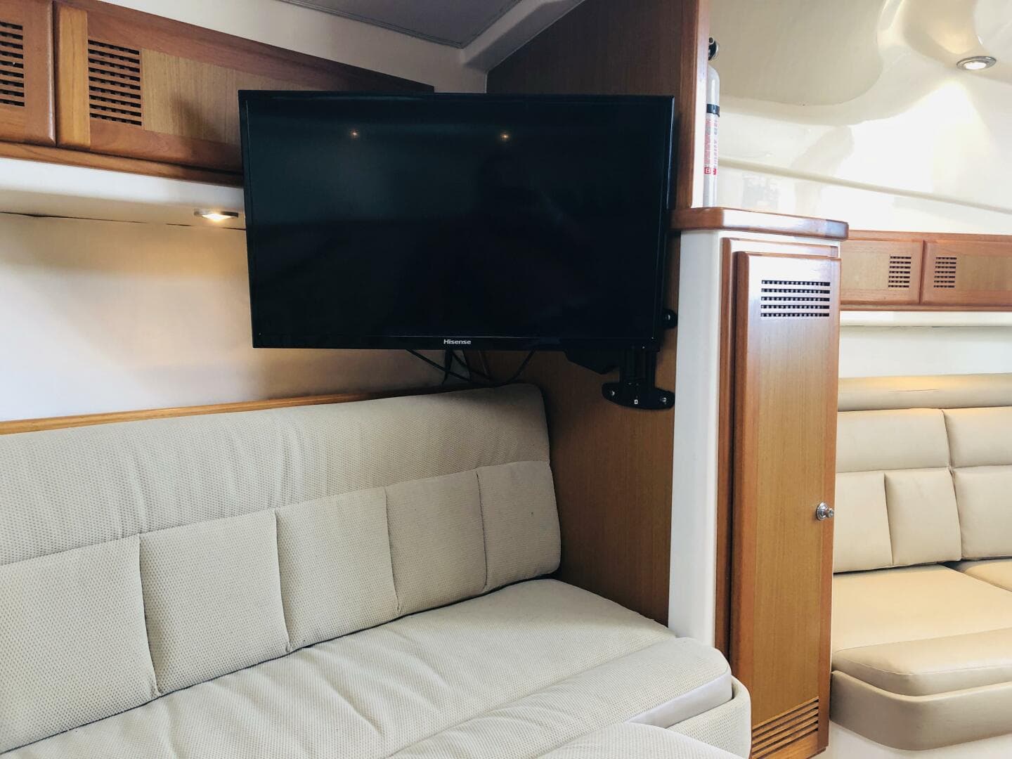 2000 Cabo 31 Express — photo 25