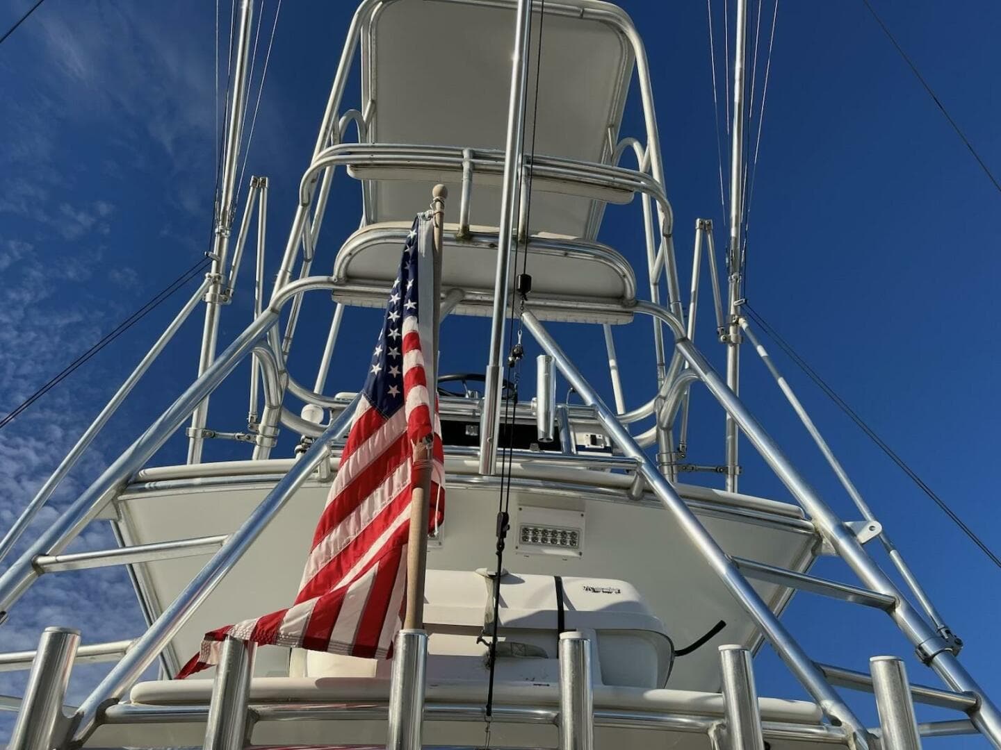 2000 Cabo 31 Express — photo 8