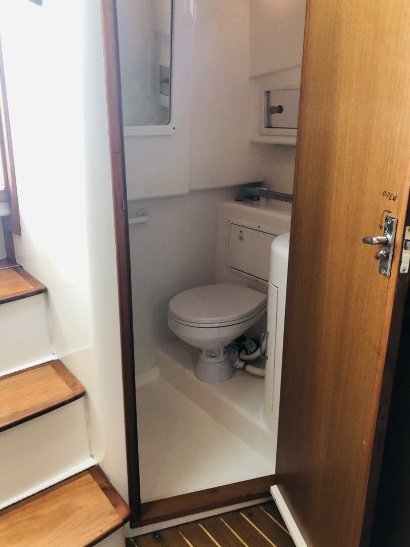 2000 Cabo 31 Express — photo 32