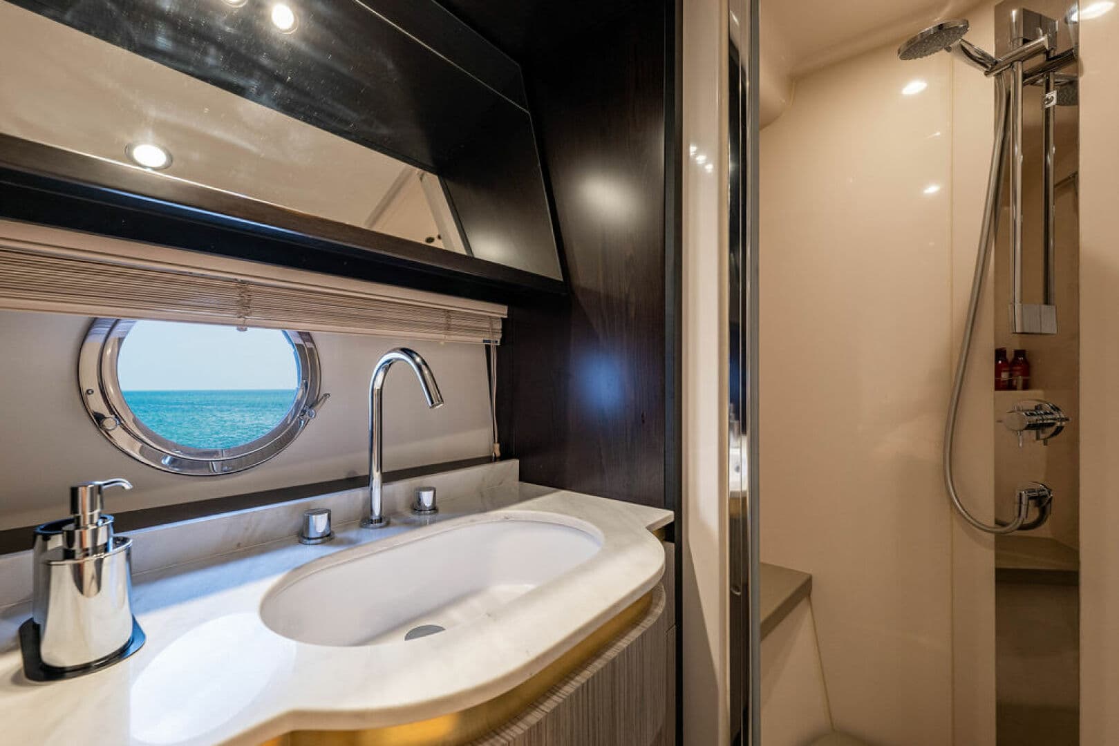 2022 Azimut 55 Flybridge — photo 25