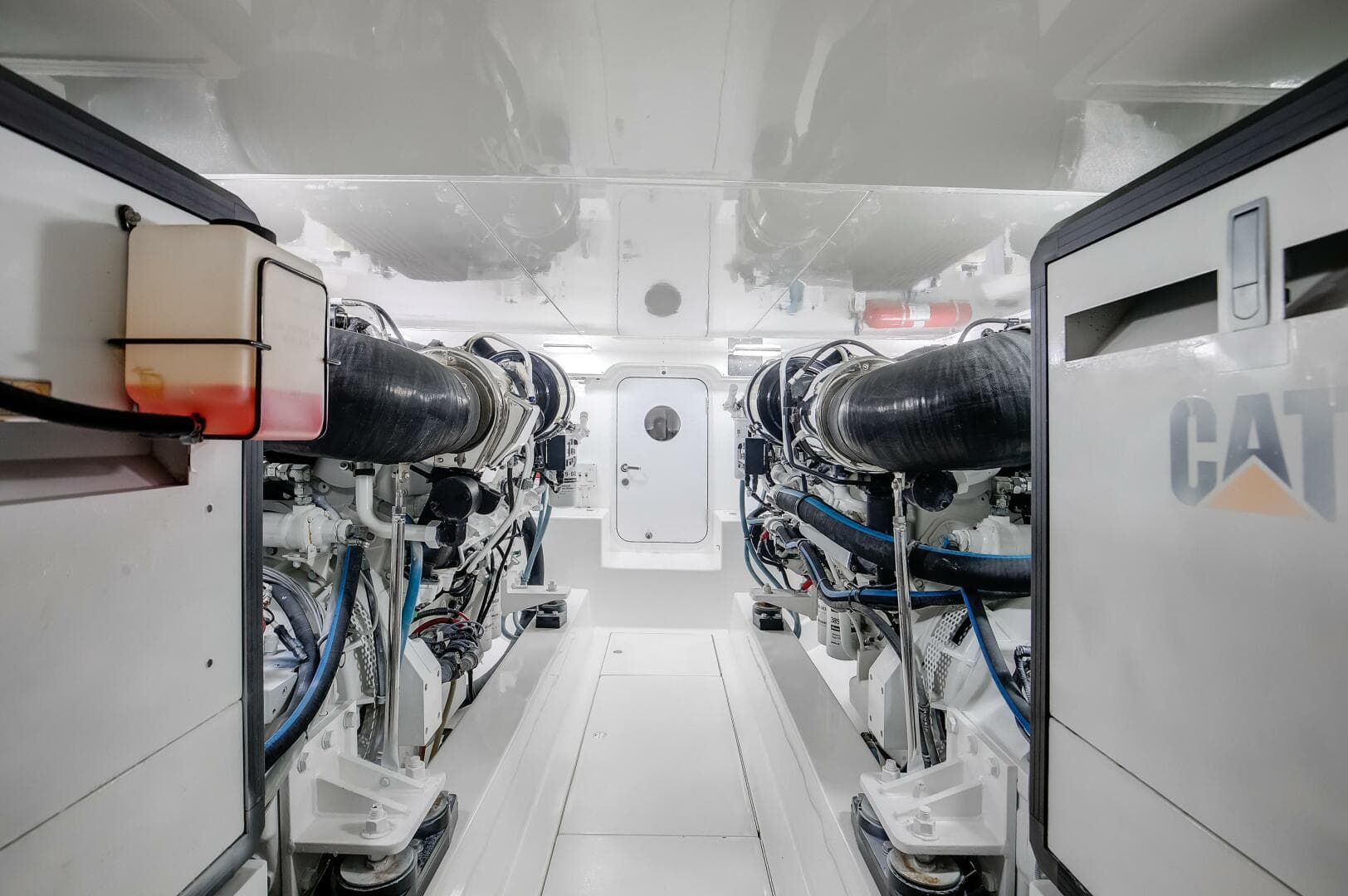 2015 Ocean Yachts 64 Convertible — photo 29